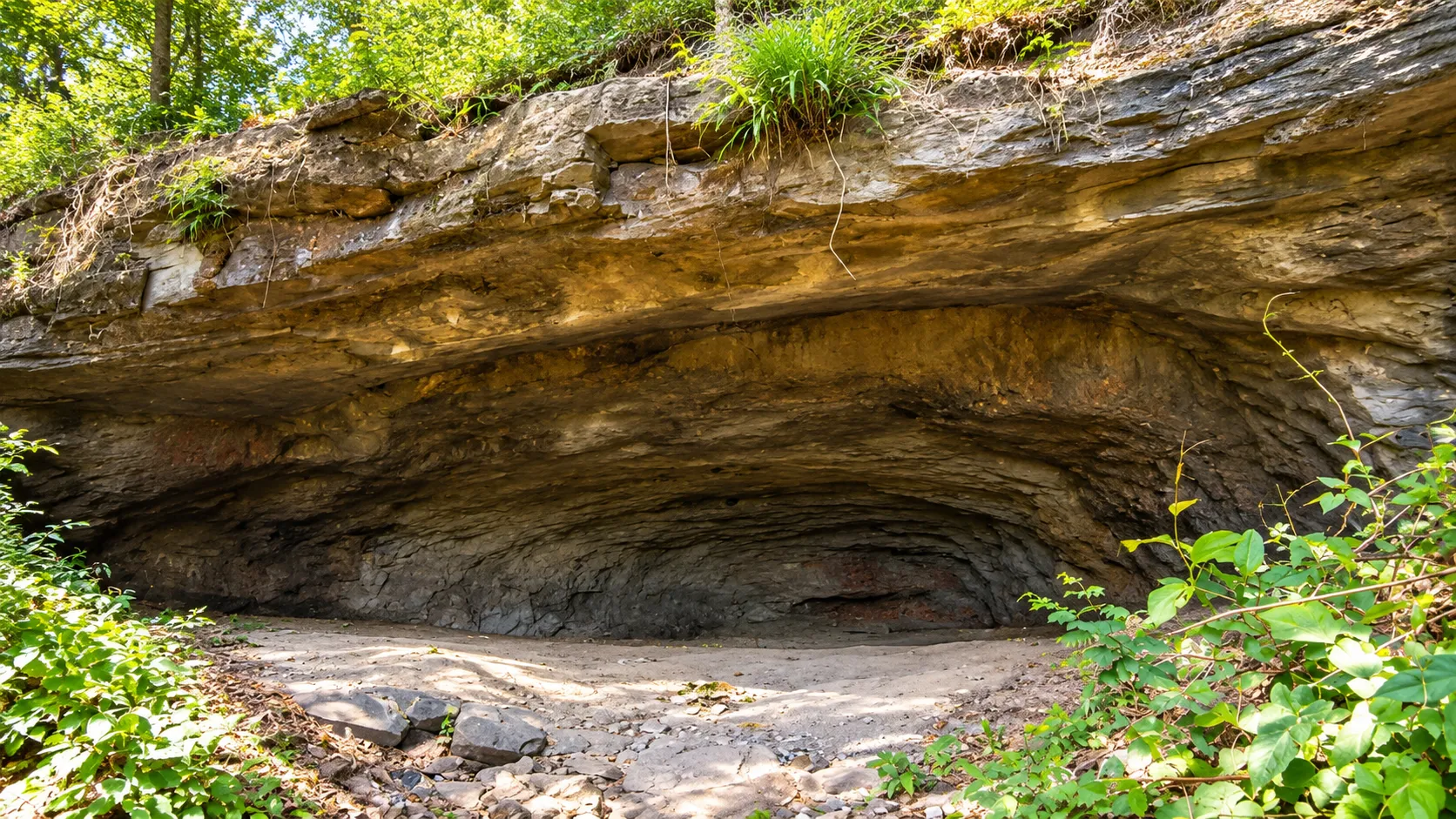 Thenzawl Travel Guide 2026: Waterfalls, Handloom, Nature & Things to Do